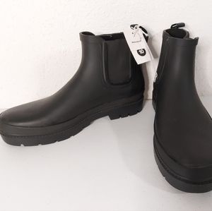 Blavk waterproof ankle boots